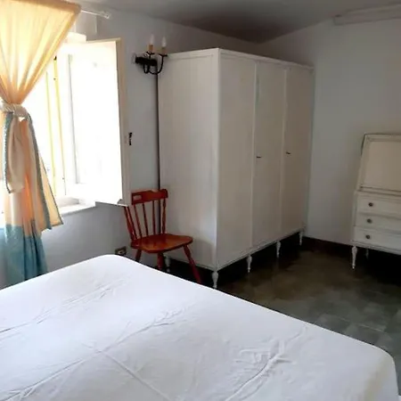 Gialla - Il Mare A Due Passi *