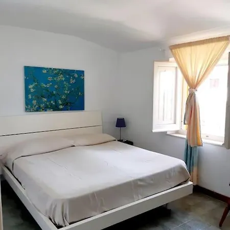 Gialla - Il Mare A Due Passi *