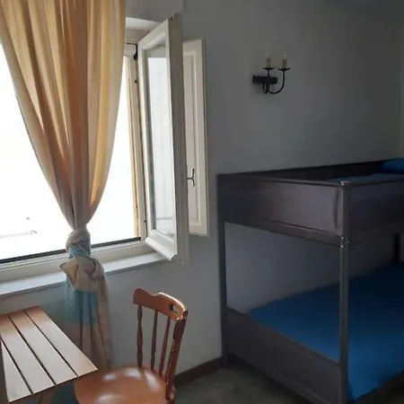 Gialla - Il Mare A Due Passi *