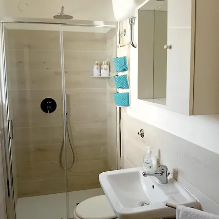 Gialla - Il Mare A Due Passi